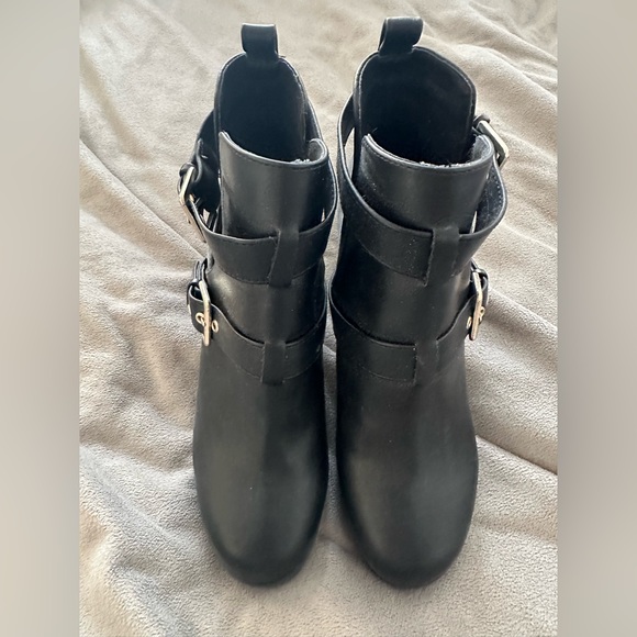 Never Worn Forever 21 Cutout Ankle Booties - Picture 6 of 6